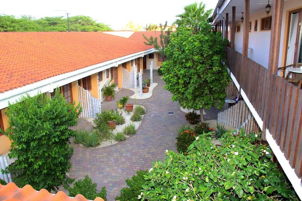 Camacuri Apartments Oranjestad Esterno foto
